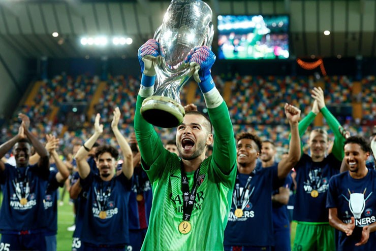 Chevalier có danh hiệu trong trận đầu tiên thi đấu cho PSG