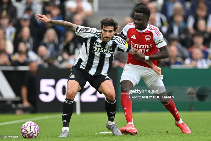 Arsenal và Newcastle tạo nên thế trận hấp dẫn