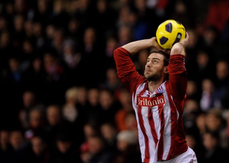 Rory Delap, bố của Liam Delap, từng là huyền thoại tại Ngoại hạng Anh với những ném biên mạnh như đá phạt góc