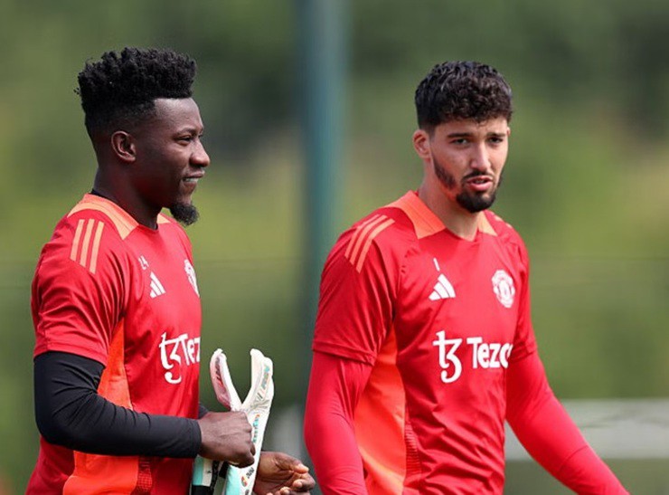 MU đang tìm cách đẩy đi hai thủ môn Onana và Bayindir