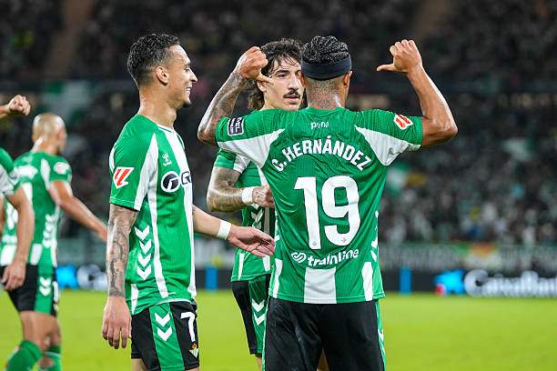 Real Betis chỉ kém top 4 có 1 điểm nhưng bằng điểm với Atletico và Espanyol