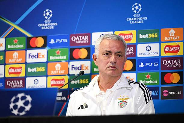 Jose Mourinho trả lời họp báo