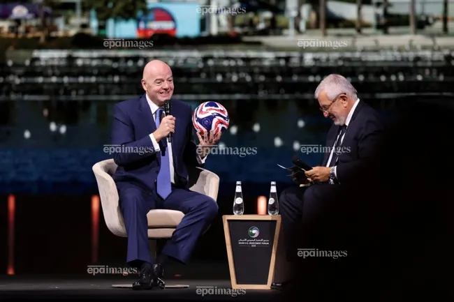 Chủ tịch FIFA Gianni Infantino luôn cam kết sử dụng sức mạnh của môn thể thao vua để thúc đẩy hòa bình và đoàn kết. Ảnh: EPA.