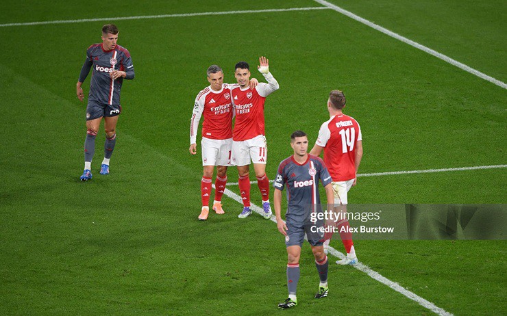 Arsenal tiếp tục khởi đầu hoàn hảo tại Champions League mùa này