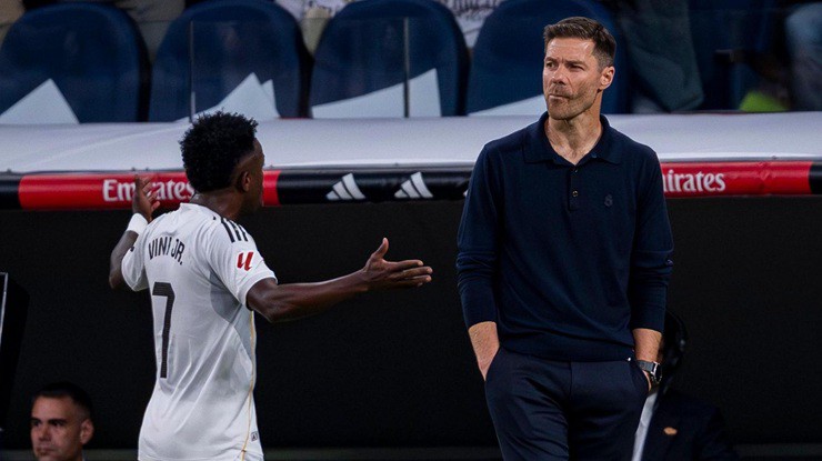 Vinicius công khai xin lỗi người hâm mộ Real Madrid nhưng không nhắc tới HLV Alonso