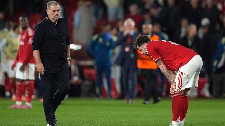 HLV Postecoglou vẫn chưa biết mùi chiến thắng cùng Nottingham Forest