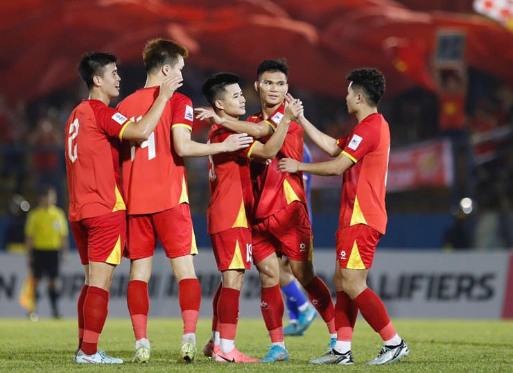 ĐT Việt Nam tăng 2 bậc trên bảng xếp hạng FIFA sau trận thắng Nepal