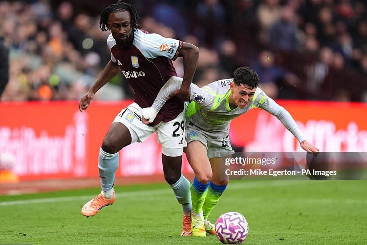 Nhiều cầu thủ Man City gặp bất lợi trong các pha tranh chấp