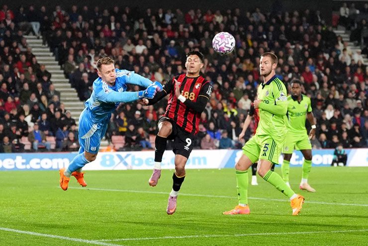 Bournemouth khởi đầu tốt hơn nhưng hiếm khi đe dọa được thủ môn Bernd Leno bên phía Fulham