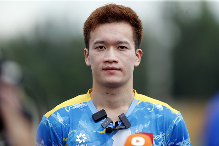 Hoàng Đức trả lời truyền thông chiều 12/10.