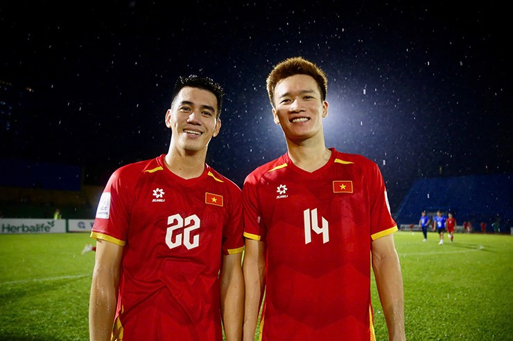 Cũng như Tiến Linh, Hoàng Đức đóng góp 1 bàn và trở thành "linh hồn" trong lối chơi của ĐT Việt Nam