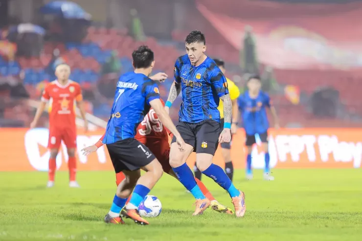 HA Gia Lai có lợi thế sân nhà nhưng Thanh Hóa cũng không còn đường lùi. Ảnh: CCT.
