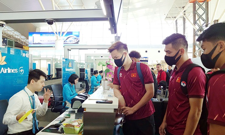 Theo kế hoạch, sau khi đặt chân đến Viêng Chăn và ổn định nơi lưu trú, các tuyển thủ Việt Nam được nghỉ ngơi hoàn toàn trong buổi chiều để hồi phục thể trạng.