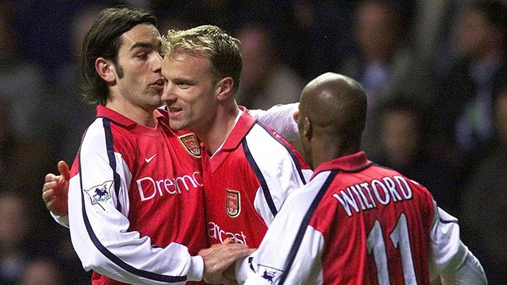 Ngay cả các huyền thoại của giải Ngoại hạng Anh như Pires hay Bergkamp cũng gặp khó khi mới đến