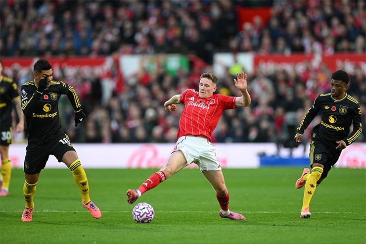 Quỷ đỏ có lợi thế khi Elliot Anderson&nbsp;"rất muốn"&nbsp;được&nbsp;chuyển đến Old Trafford