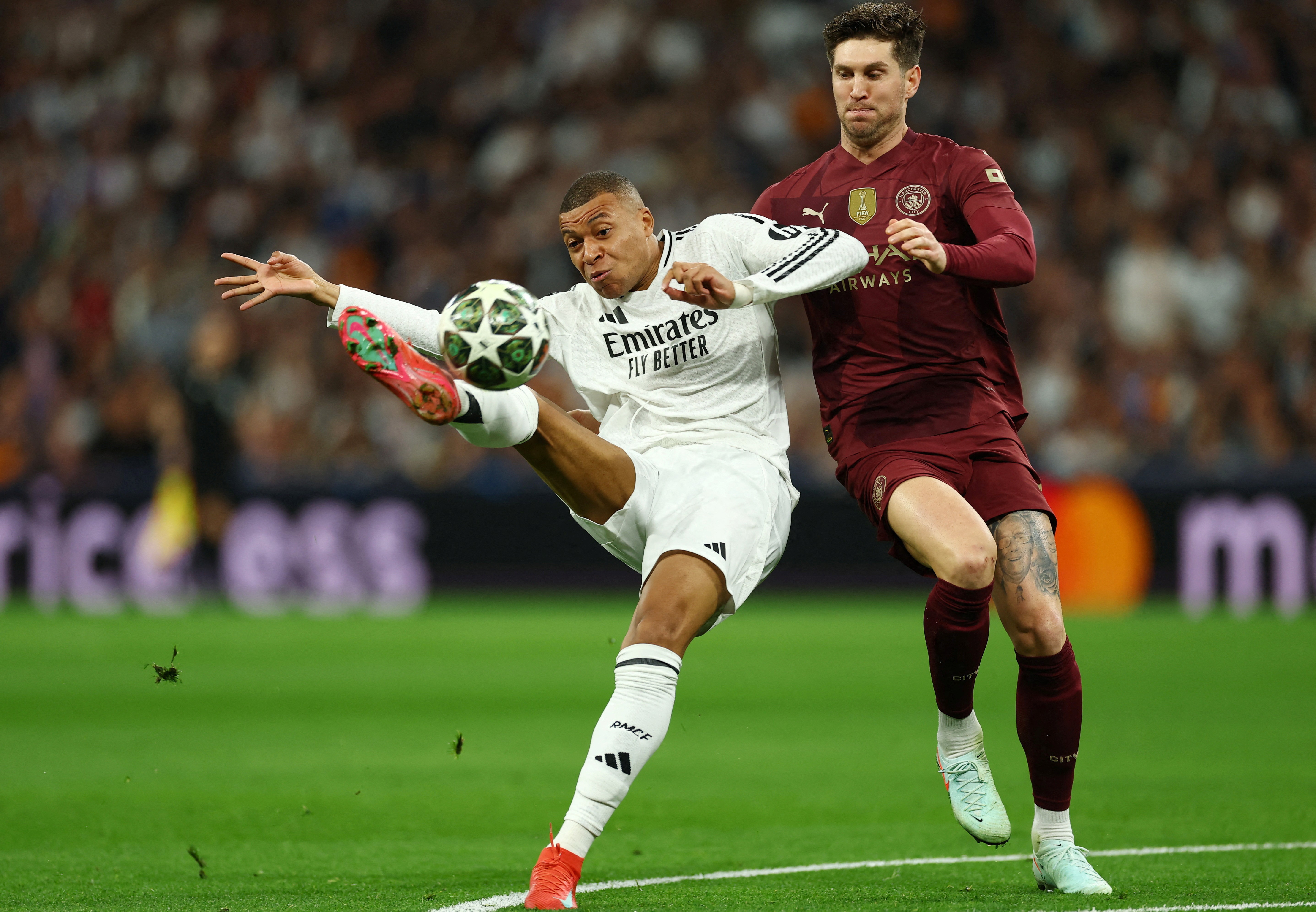 Real Madrid gặp Man City đúng thời điểm đang khủng hoảng