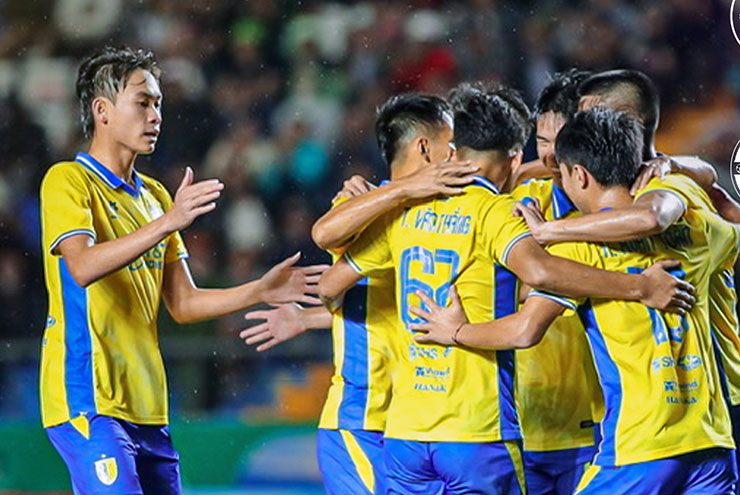 Hùng Dũng ghi tuyệt tác sút phạt knuckleball hơn 30m, CLB Hà Nội ngược dòng chóng vánh (Cúp Tứ hùng) - 1