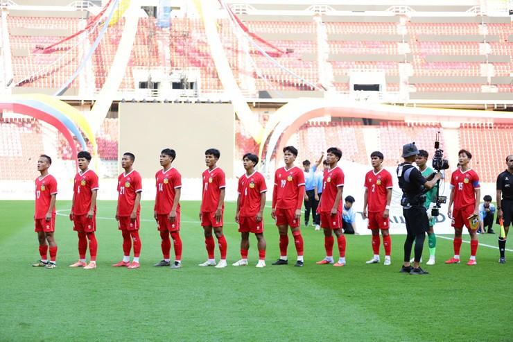 U22 Lào cũng phải tự hát chay Quốc ca