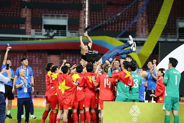 HLV Kim Sang Sik giữ nguyên bộ khung U22 Việt Nam vừa giành HCV bóng đá nam SEA Games 33