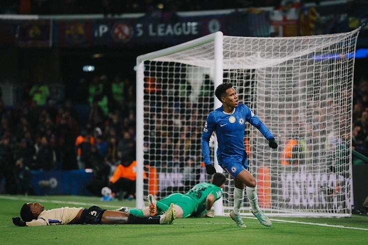 Estevão trở thành cầu thủ tuổi teen thứ 3 ghi bàn trong cả 3 trận đầu tiên tại Champions League