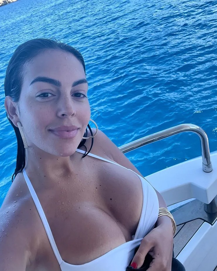 Georgina Rodriguez chia sẻ về mối quan hệ của cô với CR7