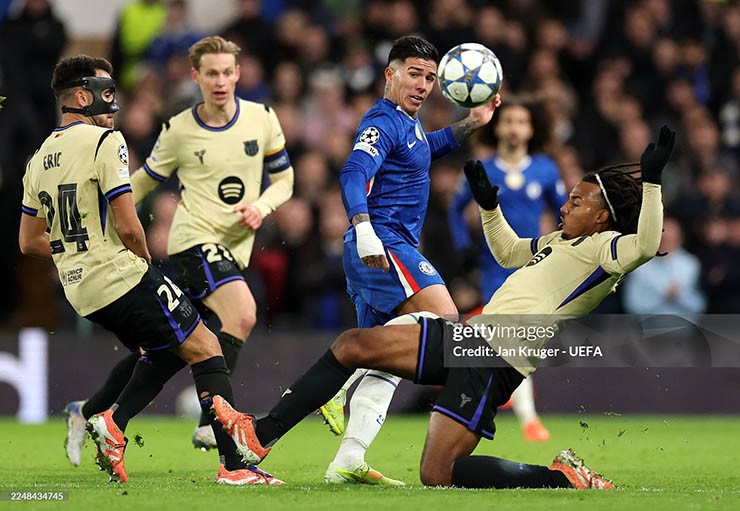 Chelsea từng xuất sắc thắng đậm Barcelona