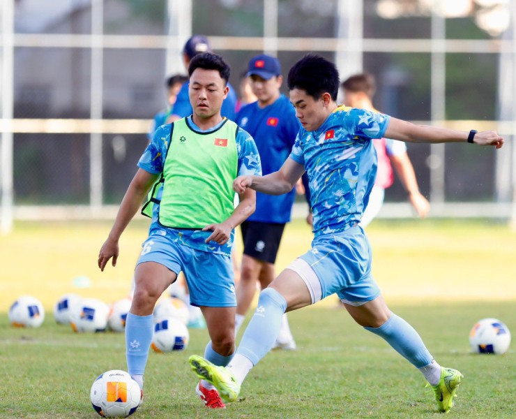 Ban huấn luyện liên tục nhắc nhở các tuyển thủ U22 Việt Nam&nbsp;phải xử lý nhanh hơn ở từng pha bóng