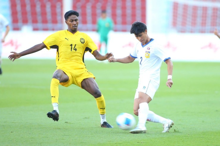 U22 Malaysia gặp nhiều khó khăn trước U22 Lào khi để đối thủ vượt lên dẫn bàn. Rất may, "Hồ Mã Lai" đã kịp bừng tỉnh để&nbsp;gỡ hòa 1-1 trước khi hiệp 1 kết thúc