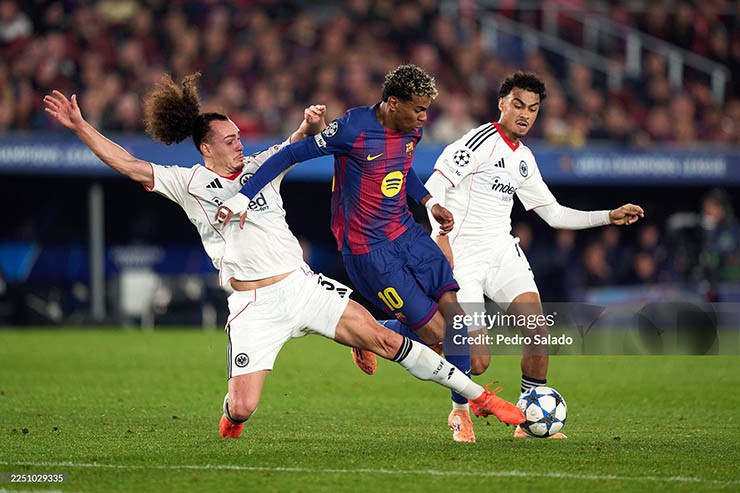 Video bóng đá Barcelona - Eintracht Frankfurt: Rashford khơi nguồn, cú đúp trong 4 phút (Cúp C1) - 1