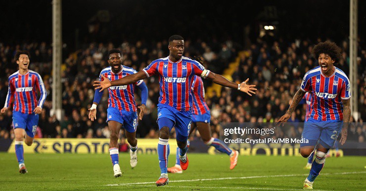Đội trưởng Guehi lên tiếng đúng lúc để mang về chiến thắng kịch tính&nbsp;cho Crystal Palace