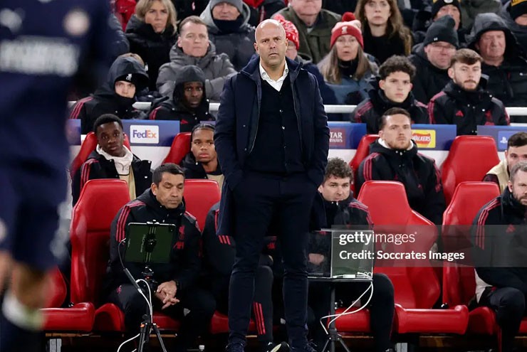 Liverpool trượt dài