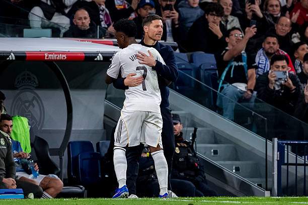 Xabi Alonso và Vinicius