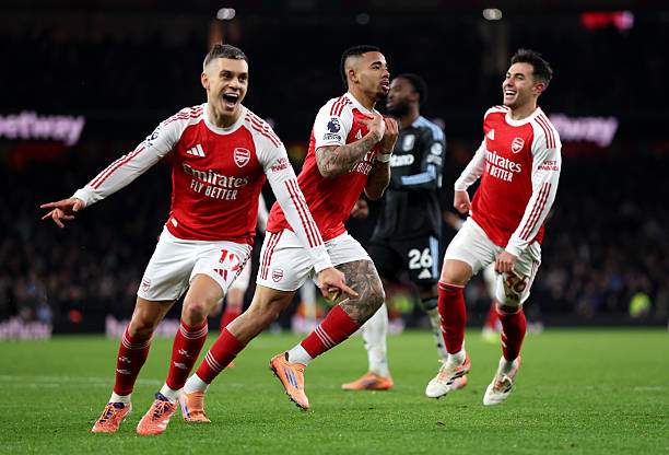 Arsenal áp đảo hoàn toàn trong hiệp 2