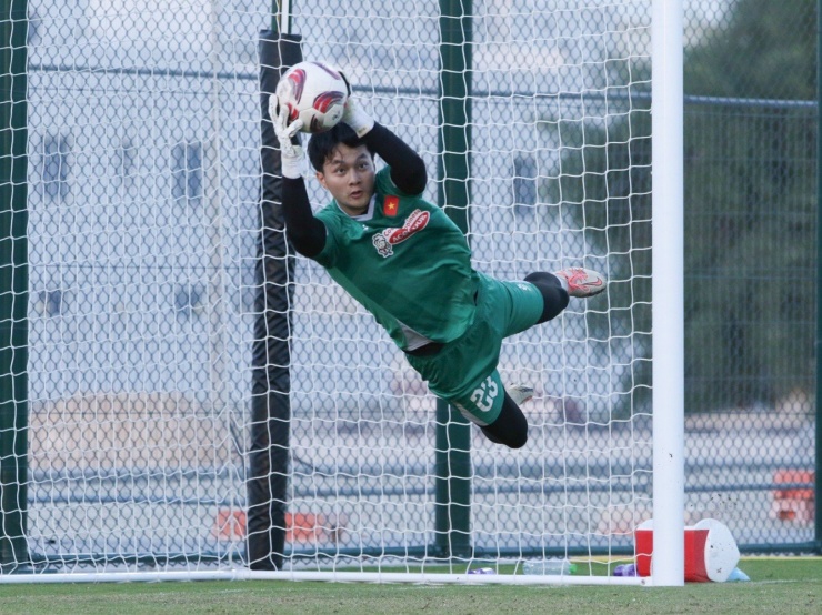 Ở vị trí thủ môn, sau khi Nguyễn Tân rời đội, thủ môn Phạm Đình Hải của Hà Nội FC đã được gọi bổ sung.