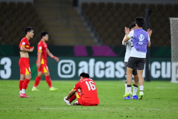 Nỗi buồn của các cầu thủ U23 Việt Nam khi lời hứa về một chiến thắng không đạt được. (Ảnh: AFC)