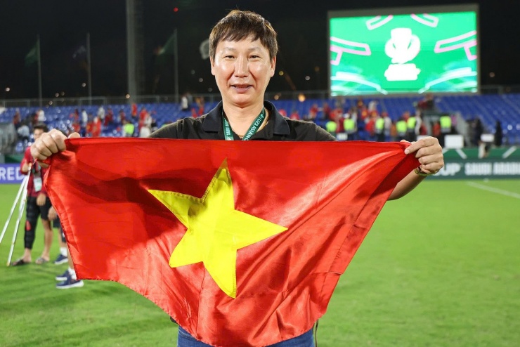 HLV Kim Sang-sik và hành trình 1.000 ngày từ thất bại ở Hàn Quốc đến thành công rực rỡ tại Việt Nam - 1