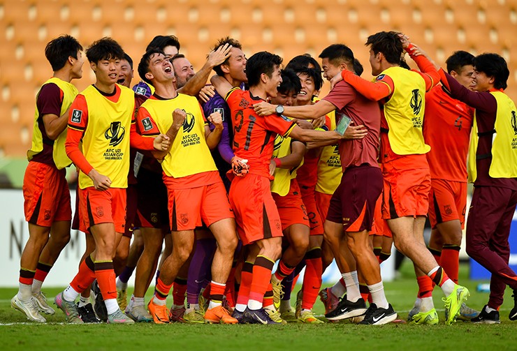 Các cầu thủ U23 Trung Quốc ăn mừng chiến thắng lịch sử trước U23 Uzbekistan.