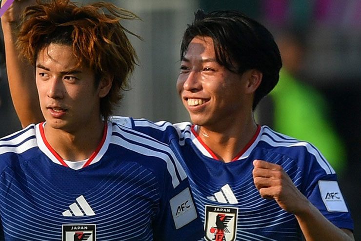 Ozeki (trái) và Furuya mỗi người ghi 1 bàn trong trận đại thắng của U23 Nhật Bản