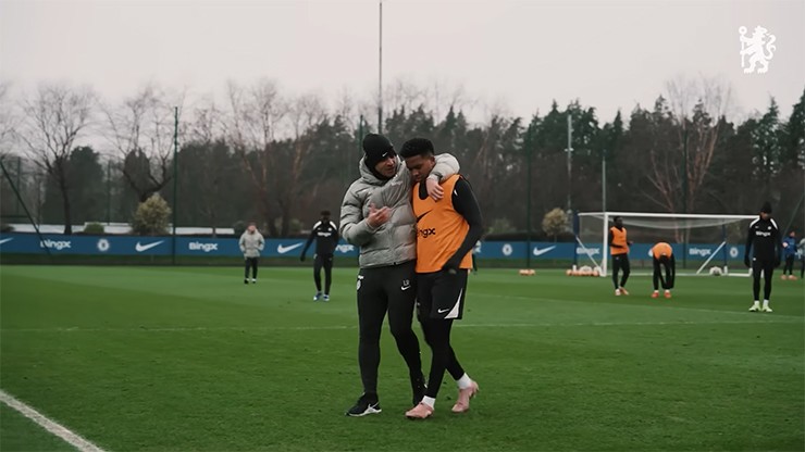 HLV người Anh đặt mục tiêu kiểm soát trận đấu và xây dựng lối chơi chuyền bóng cho Chelsea