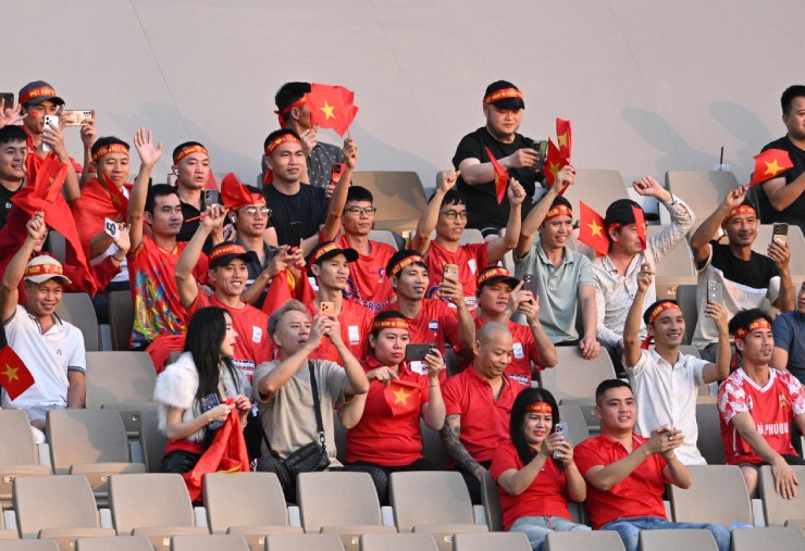 CĐV Việt Nam mang gà cúng sang Saudi Arabia, cầu U23 Việt Nam thắng Trung Quốc - 10