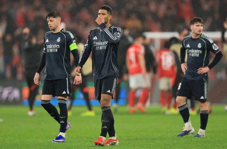 Real Madrid phải đá play-off sau màn trình diễn đáng quên trước Benfica