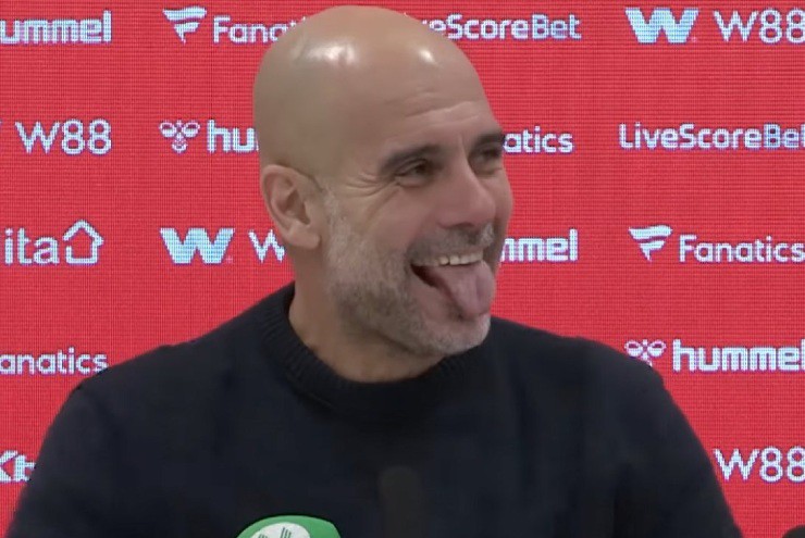 Biểu cảm hài hước của Guardiola