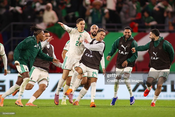 ĐT Algeria vỡ òa với bàn thắng ở phút 119 của&nbsp;Boulbina