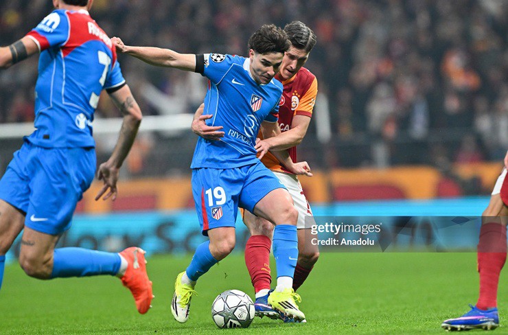 Video bóng đá Galatasaray - Atletico Madrid: Phủ đầu choáng váng, phản lưới tai hại (Cúp C1) - 1