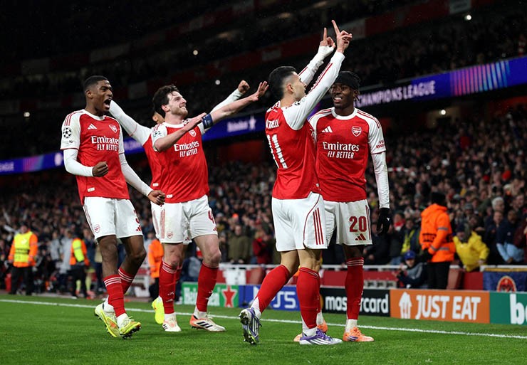 Arsenal quật ngã Bayern Munich ở Champions League