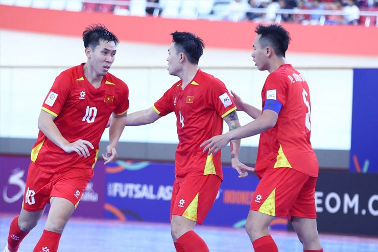 ĐT futsal Việt Nam thể hiện bản lĩnh trước Kuwait