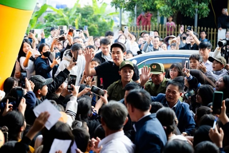 Sự quan tâm của người hâm mộ vừa là niềm vui nhưng cũng là áp lực cho chính Đình Bắc.