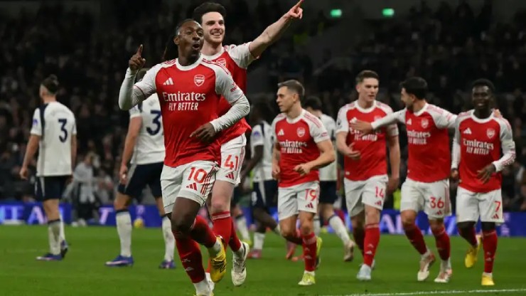 Eze sánh ngang Henry - Van Persie, sao Arsenal gây tranh cãi ở đại thắng Tottenham - 1