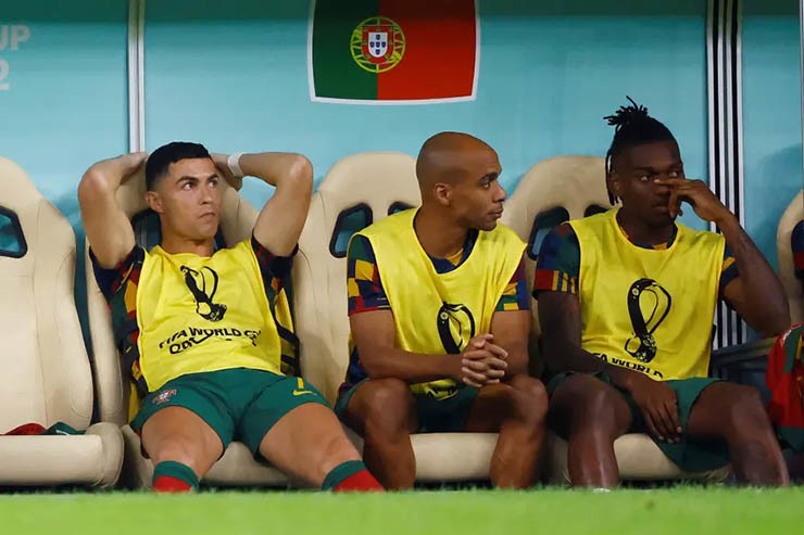 Ronaldo từng phải dự bị ở vòng knock-out World Cup 2022