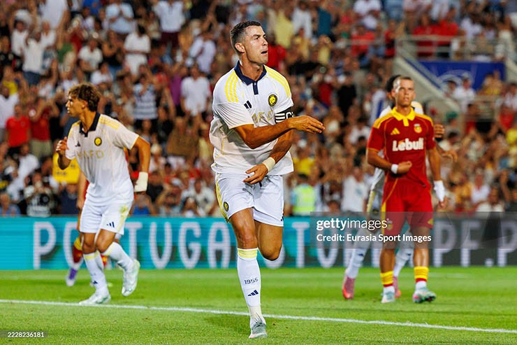 Ronaldo giành chiến thắng sau cuộc đình công